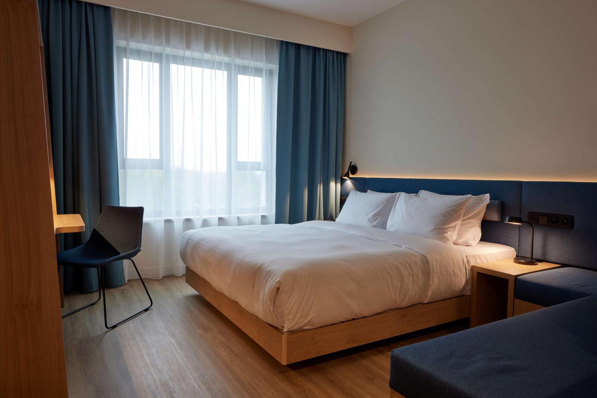 Hampton By Hilton Poznan Swarzedz Hotell Exteriör bild