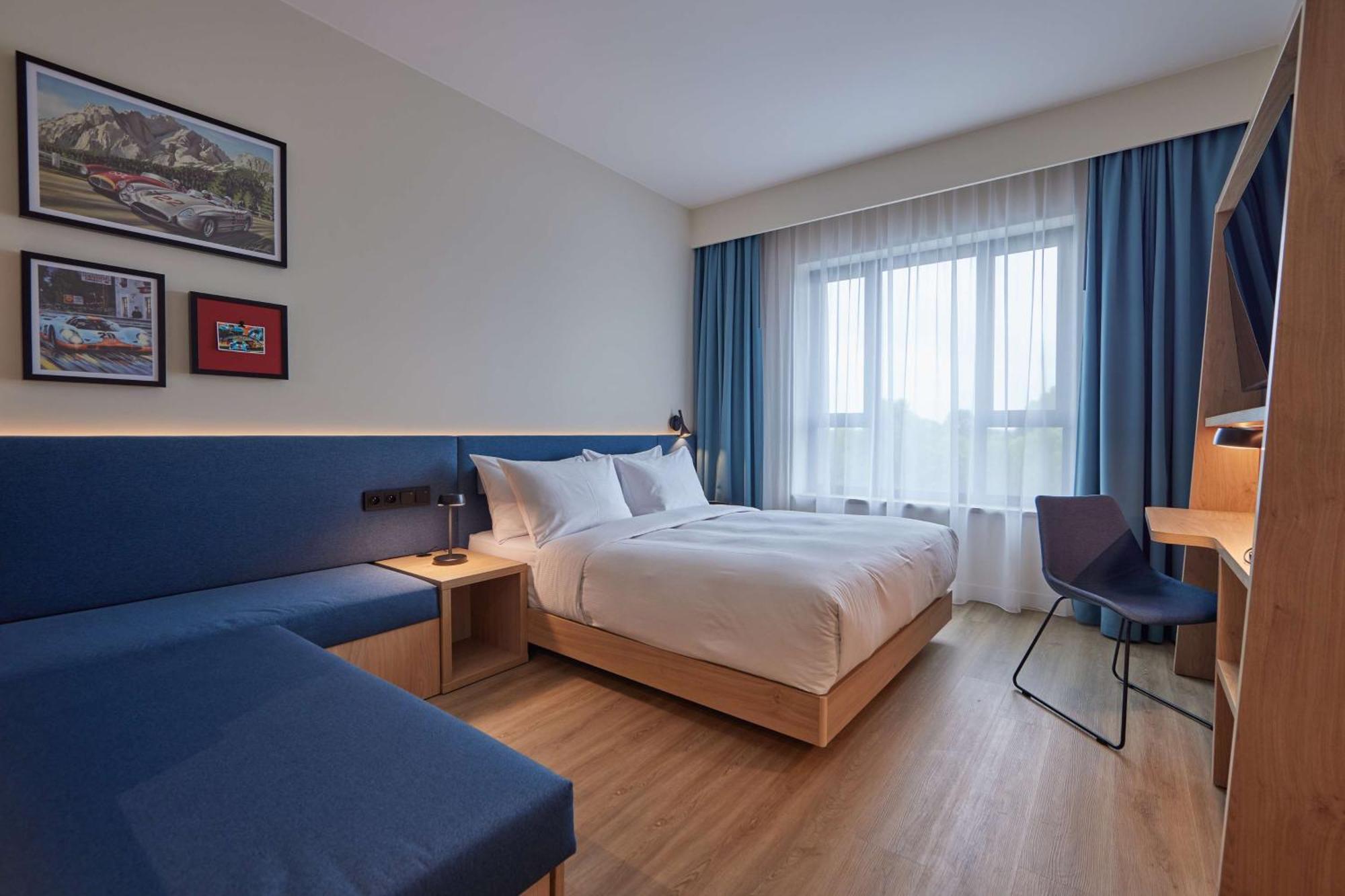 Hampton By Hilton Poznan Swarzedz Hotell Exteriör bild