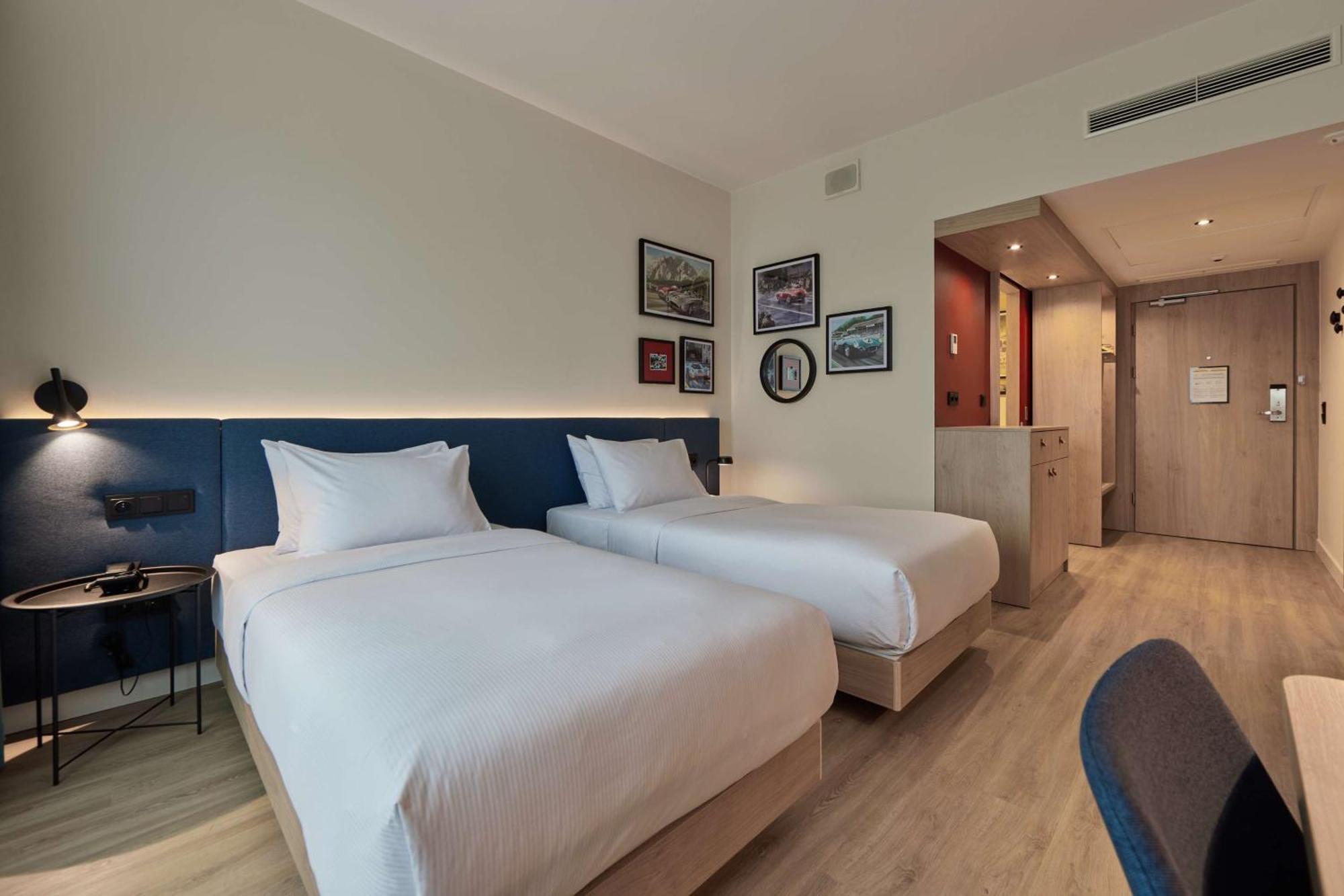 Hampton By Hilton Poznan Swarzedz Hotell Exteriör bild