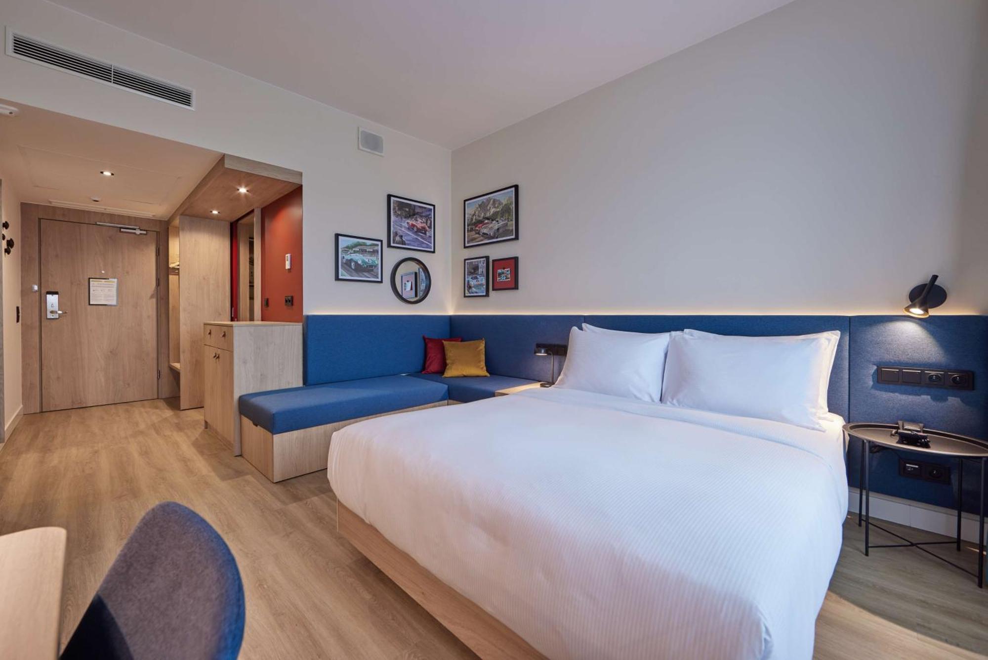 Hampton By Hilton Poznan Swarzedz Hotell Exteriör bild