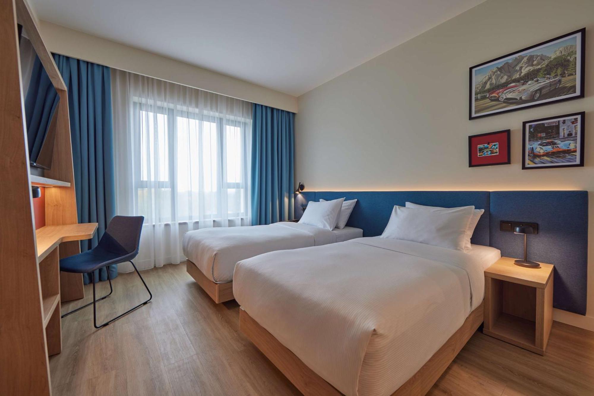 Hampton By Hilton Poznan Swarzedz Hotell Exteriör bild