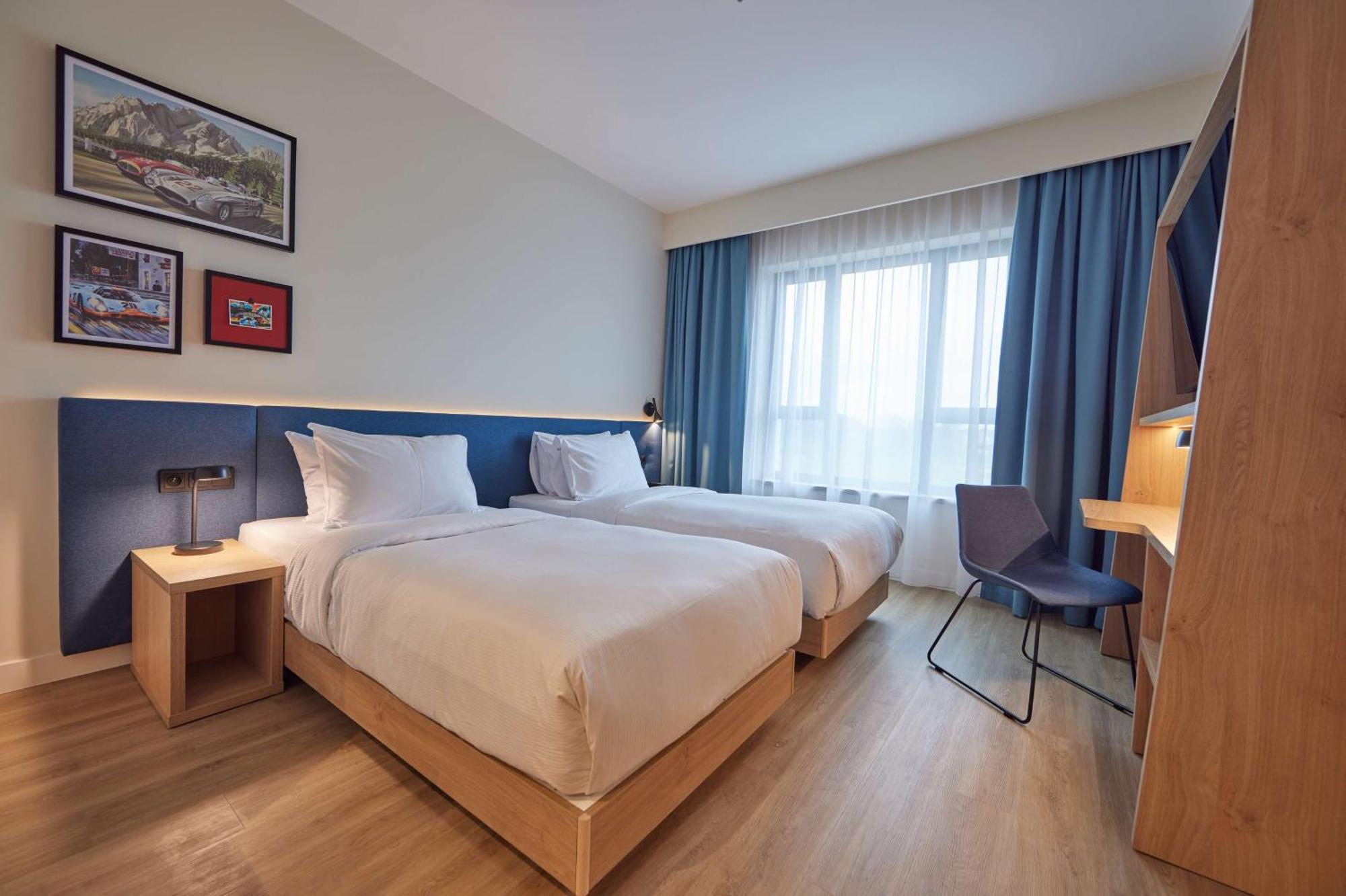 Hampton By Hilton Poznan Swarzedz Hotell Exteriör bild