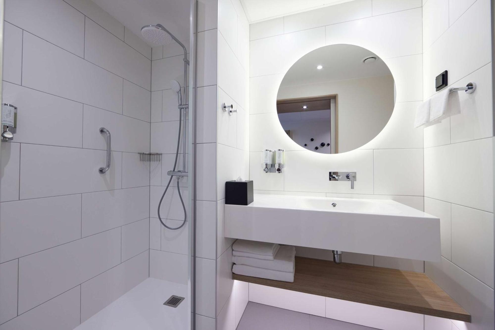 Hampton By Hilton Poznan Swarzedz Hotell Exteriör bild